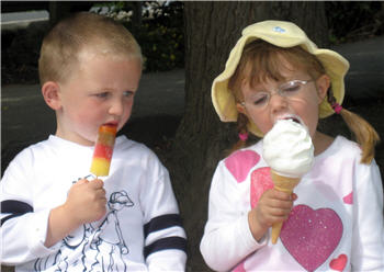 kids with ice cream